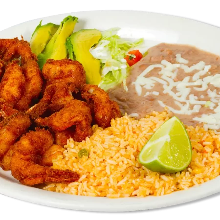 Imagen de los deliciosos Camarones Empanizados de Tlaloc El Mexicano, servidos con una salsa casera picante.